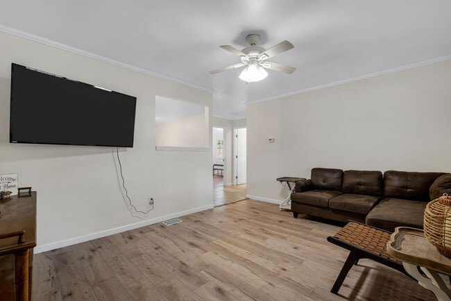 Building Photo - Franklin Park Duplex