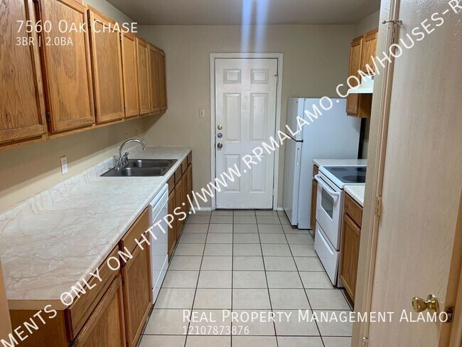 Foto del edificio - 7560 Oak Chase