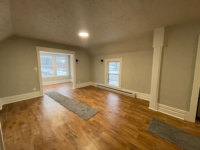 Foto del edificio - Four Bedroom Home