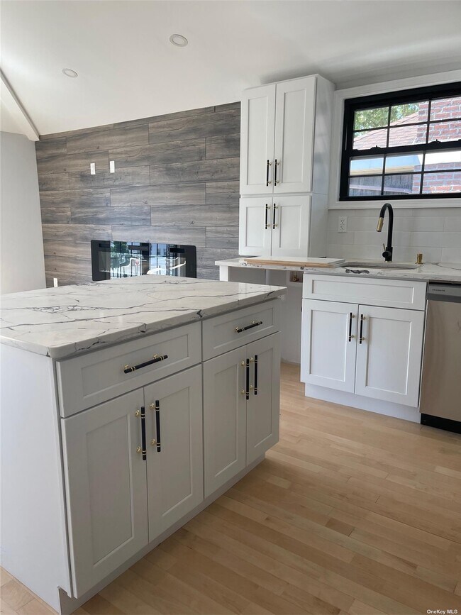 Foto del edificio - 99-15 157th Ave