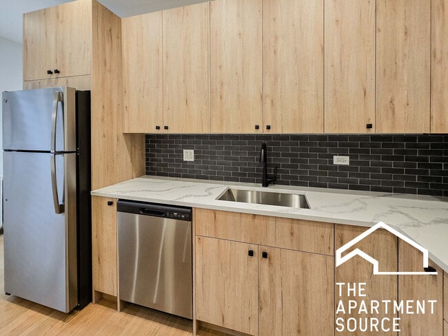 Building Photo - 2251 W Argyle St