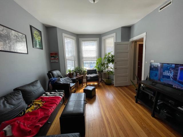 Foto del edificio - 2 bedroom in Chicago IL 60657