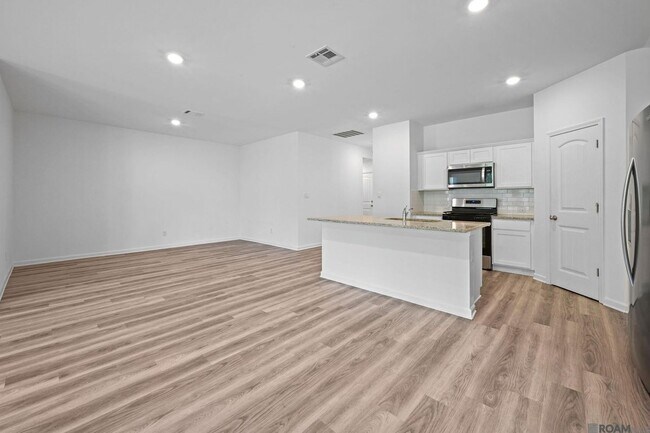 Foto del edificio - 15820 Loussier Dr