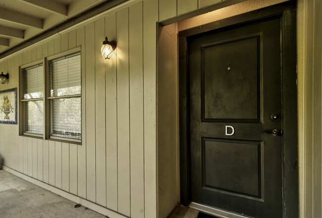 Building Photo - 1214 Nacogdoches Rd