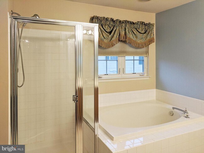 Building Photo - 9713 Juniper Dr