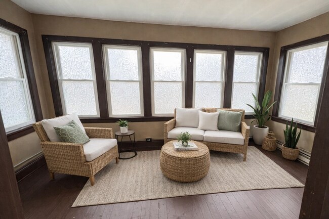 Foto del edificio - Classic Akron Home, Modern Convenience: Deck, First Floor Bedroom & Laundry and 2 Sunroom's