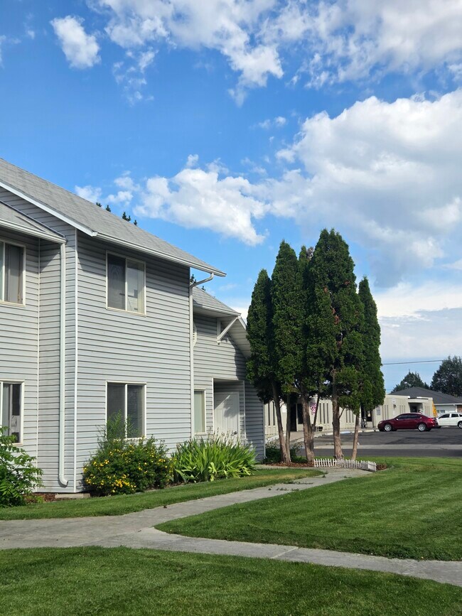 Exterior - Katsilometes Courts