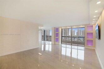 Building Photo - 3500 Mystic Pointe Dr