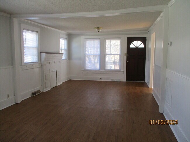Building Photo - 1004 Buick Ave