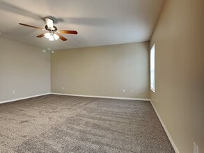 Building Photo - 1255 SW Maplewood Dr