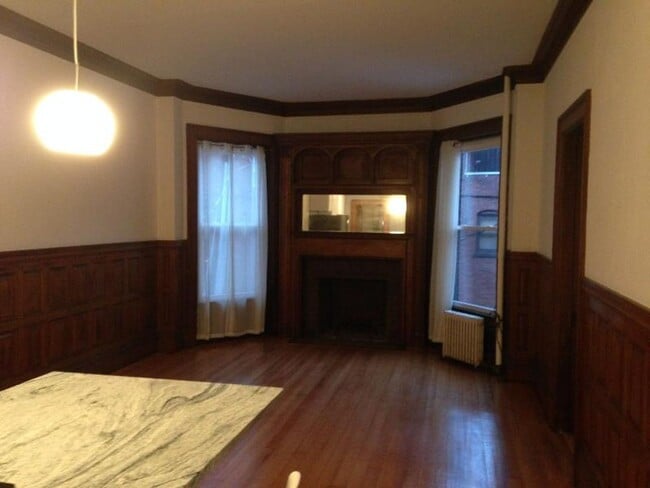 Building Photo - 849 Beacon St