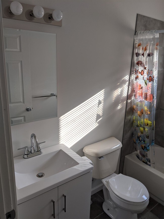 Foto del edificio - 1565 University Ave