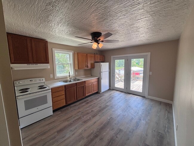 Building Photo - 11247 Knoxville Rd