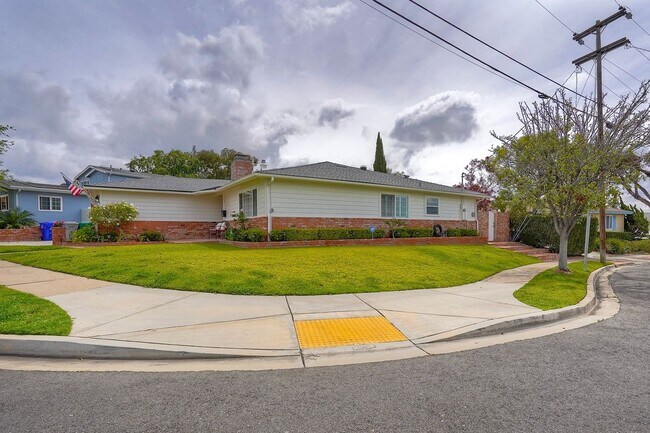 Foto del edificio - 2511 Meadow Lark Dr