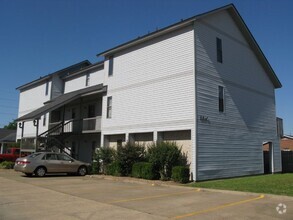 Building Photo - 2204-2210 Conrad Dr