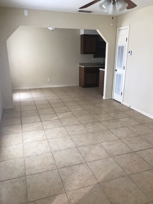 Building Photo - 116 Angelita Dr