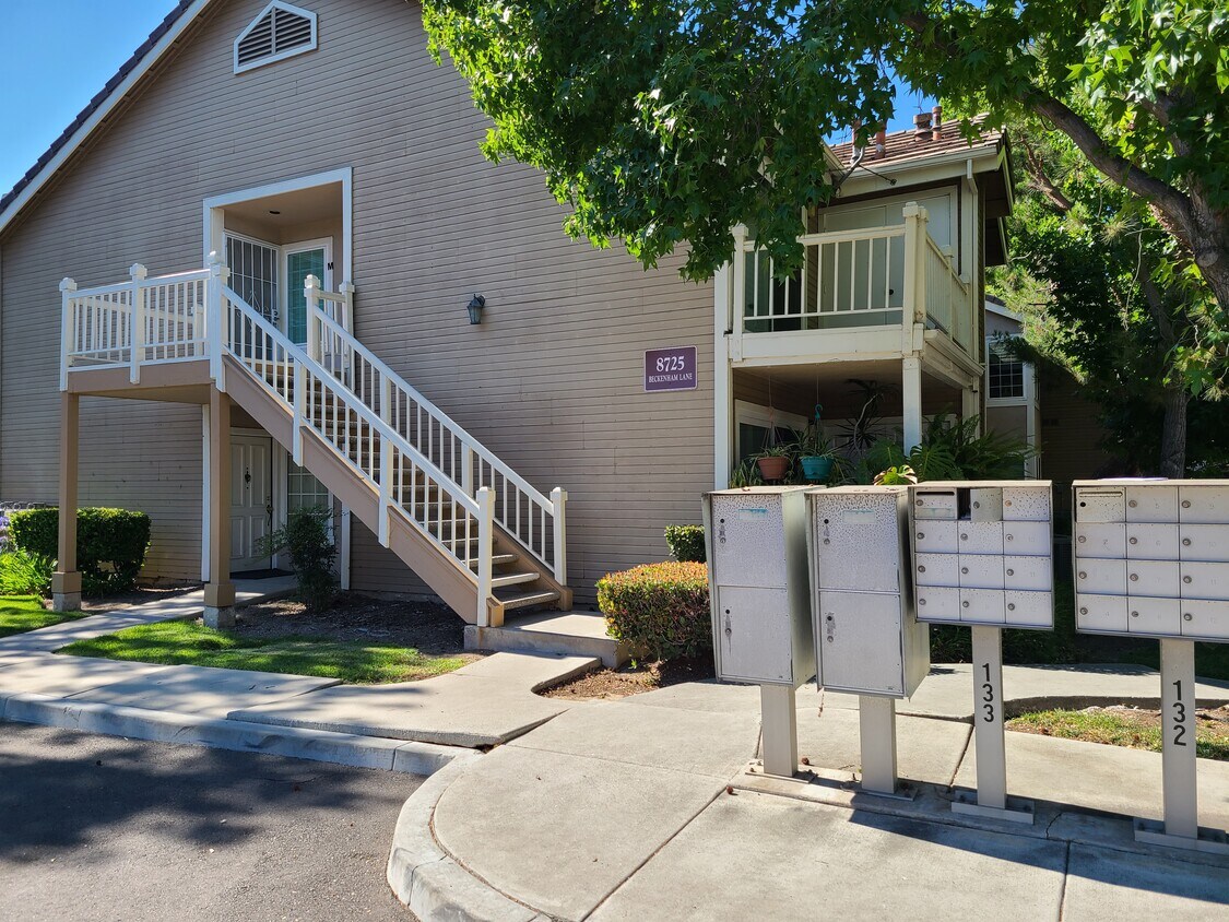8725 Beckenham Ln Unit B, Inglewood, CA 90305 Condo for Rent in