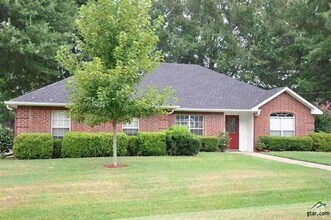 Building Photo - 222 Wendy Dr