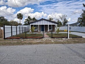 Building Photo - 825 3rd St