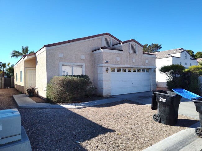 Building Photo - Gated 4 bedroom