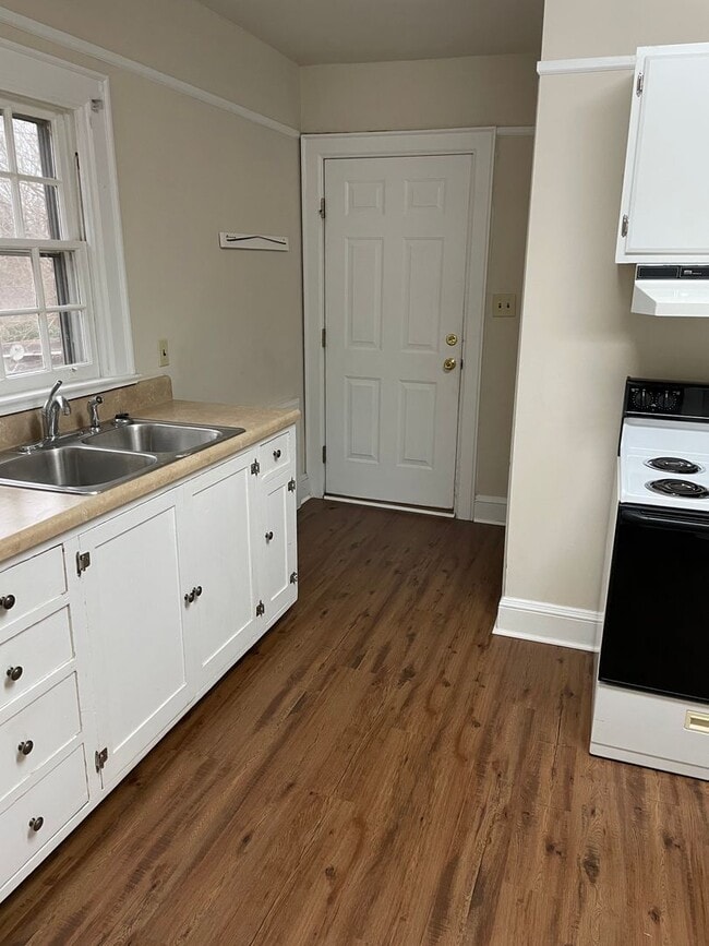 Building Photo - 2 Bedroom Apartment - Statesville Downtown