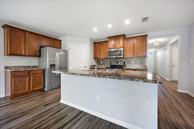 Foto del edificio - Spacious 4 Bedroom in Fast Growing Nassau County!