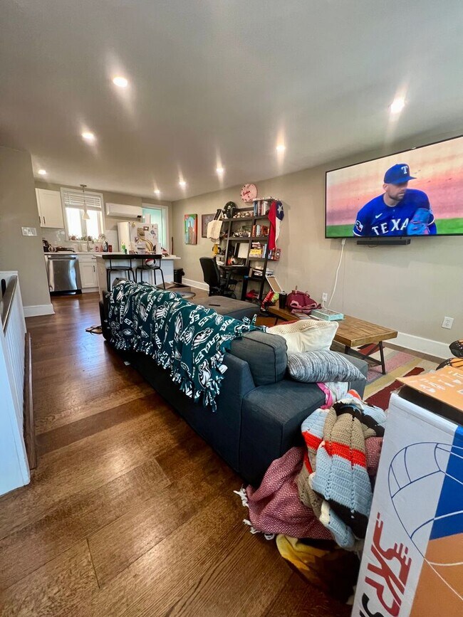 Foto del edificio - Gorgeous 1-Bedroom Bi-Level Apartment in Passyunk Square! Available NOW!