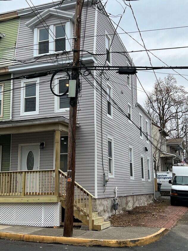 Primary Photo - 235 Wilson St