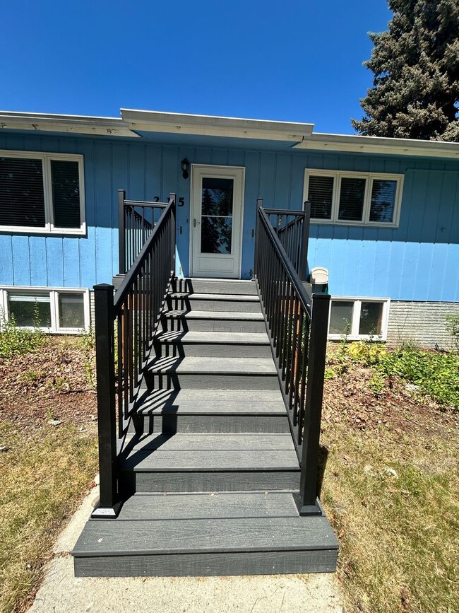 Building Photo - Large home in beautiful Stevensville setting