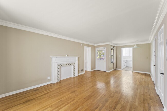 Building Photo - 1444 S Beverly Dr