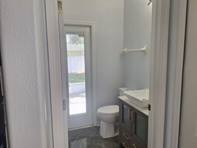 Building Photo - VA-VA ROOM! 5 BR  Home in Debary Country C...