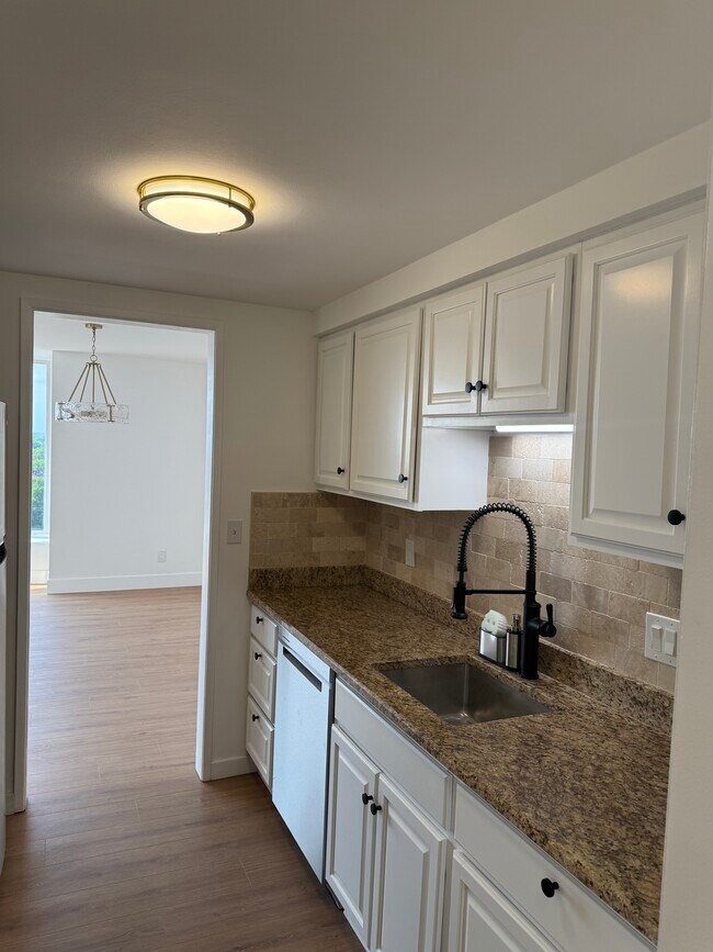 Foto del edificio - 8200 E Jefferson Ave