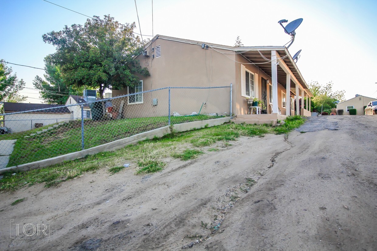 Building Photo - 2824 Primera Vis