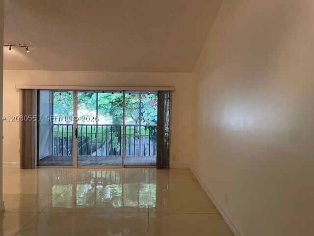 Building Photo - 9522 SW 140th Ct