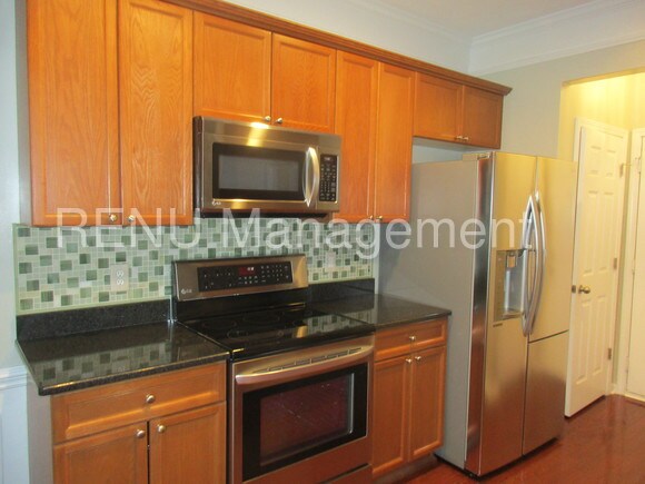 Building Photo - 335 Shady Creek Ln
