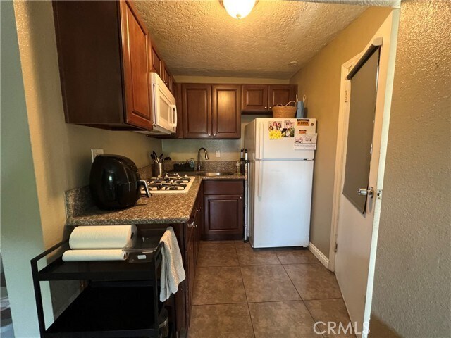 Foto del edificio - 643 E 7th St