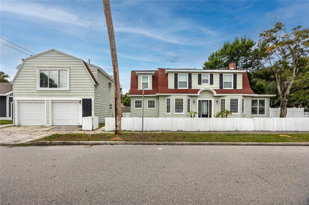 Foto principal - 2120 10th St N