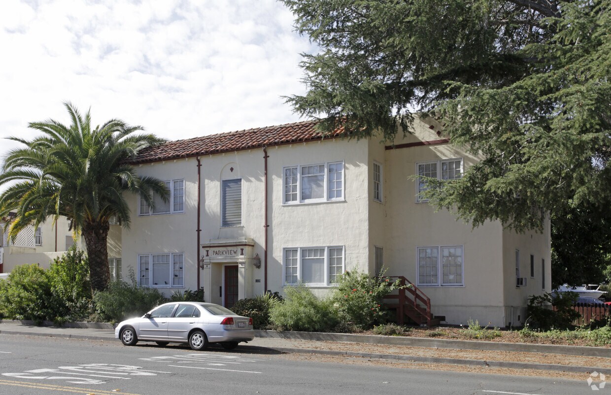 Building Photo - 1217-1229 Sacramento St
