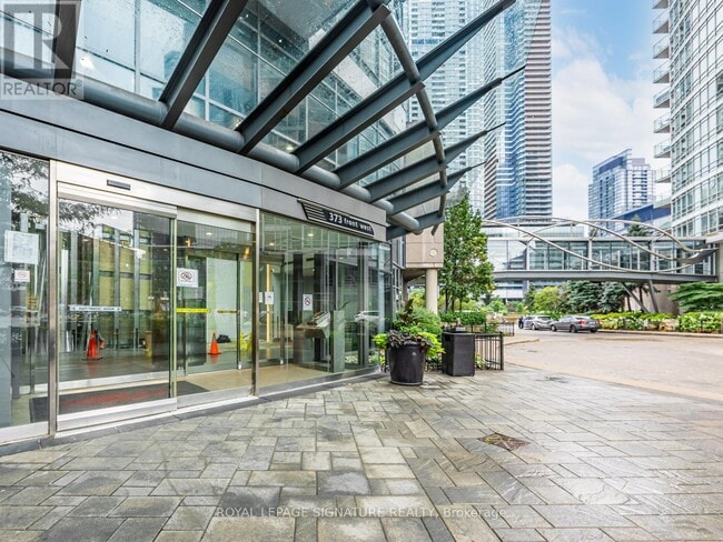 Building Photo - 373 Front St W