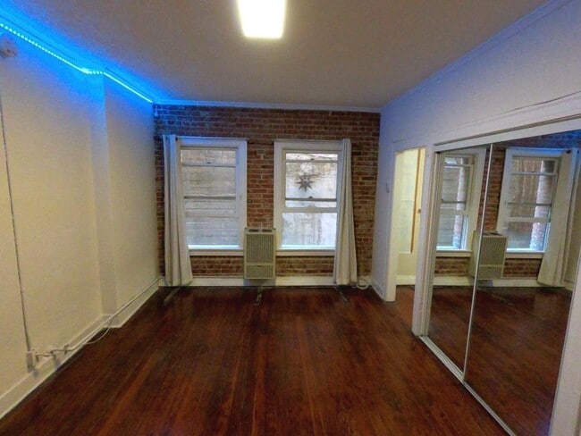 Building Photo - 532 S Coronado St