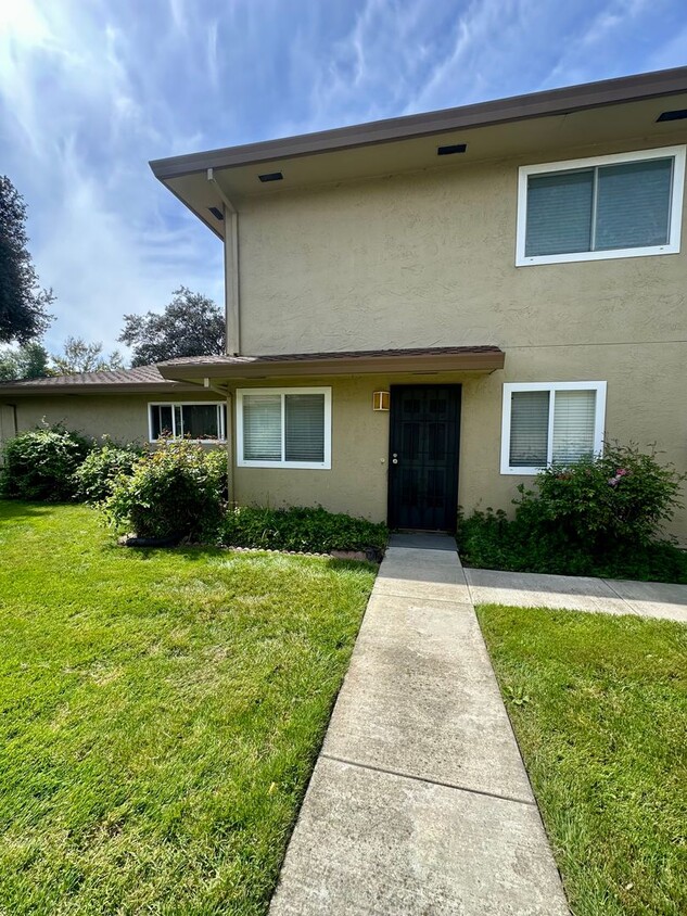 Primary Photo - Gorgeous 2 Bedroom 1 Bath !