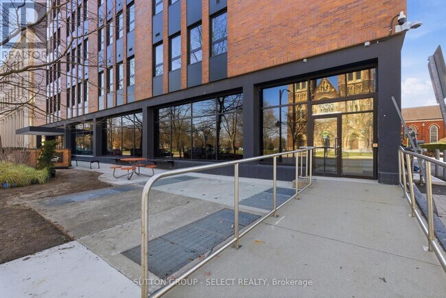 Photo du bâtiment - 195 Dufferin Ave