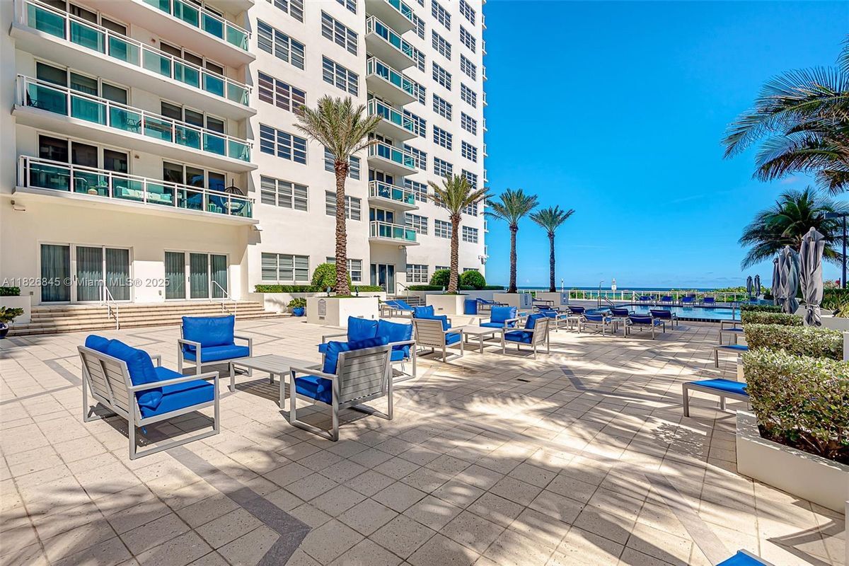 Foto del edificio - 6917 Collins Ave