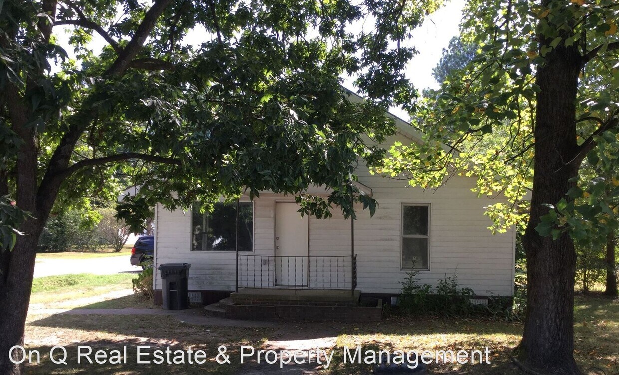 Primary Photo - 3 br, 1 bath House - 816 N. Church