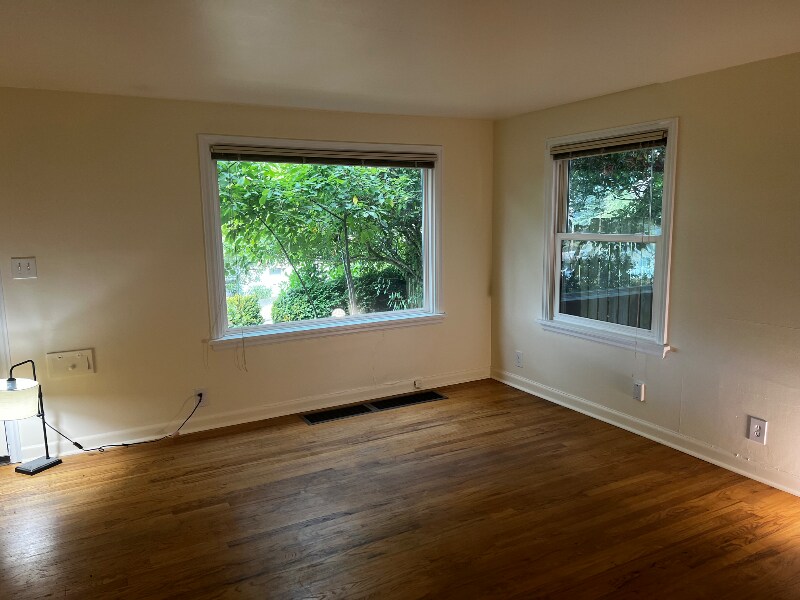 Foto principal - 3002 31st Ave W