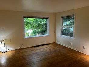 Building Photo - 3002 31st Ave W