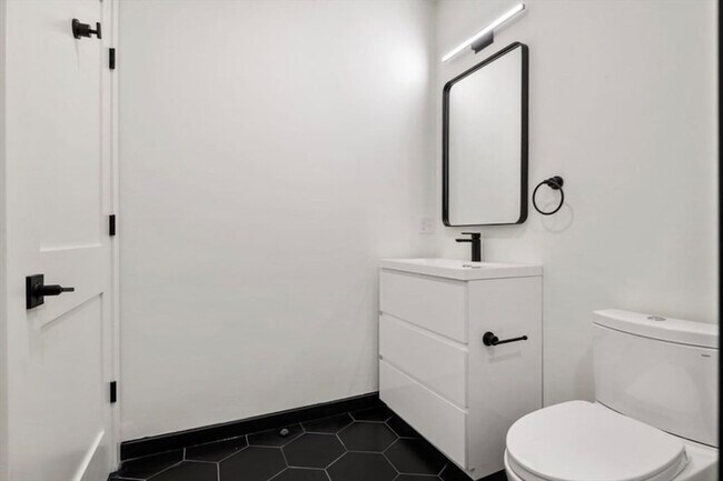 Building Photo - 217 Essex St