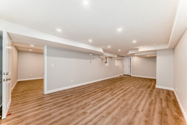 Building Photo - 4752 Memorial Dr E