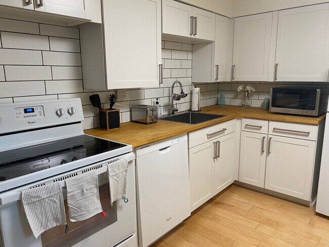 Foto del edificio - 1696 Monongahela Ave