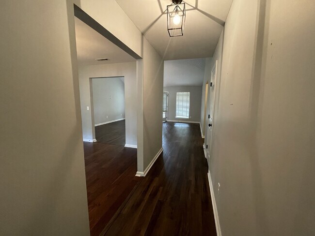 Building Photo - Home For Rent